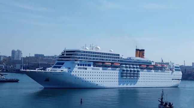 Seaport of Vladivostok receives two cruise liners