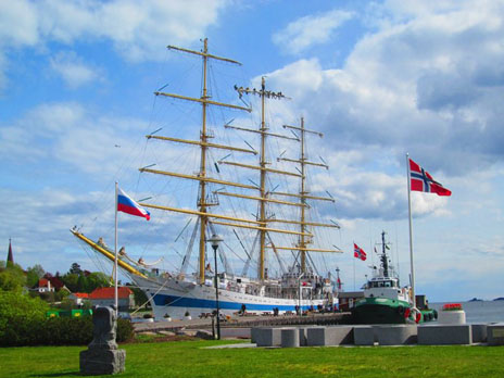 Mir Sailing Ship Takes Part in the Celebration of the National Day of the Kingdom of Norway