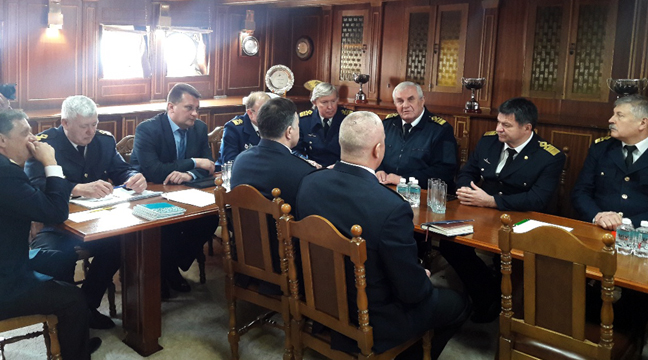 Director of the Far Eastern Basin Branch takes part in working meeting of Rosmorrechflot deputy head aboard the Nadezhda sailing ship