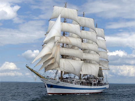Mir sailing ship congratulates Le Havre on 500th anniversary
