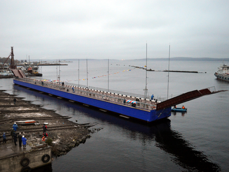 New floating pontoon bridge in Solomennoye residential area set afloat at Onego Shipyard 