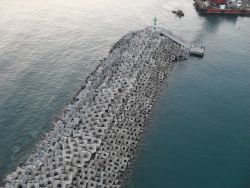 Волнозащитное сооружение в морском порту Сочи Волнозащитное сооружение в морском порту Сочи