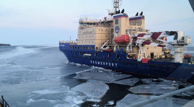 The Novorossiysk icebreaker arrives at the seaport of Vanino