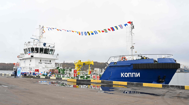 The National Flag of the Russian Federation solemnly raised on the new bilge water removing ship Koppi