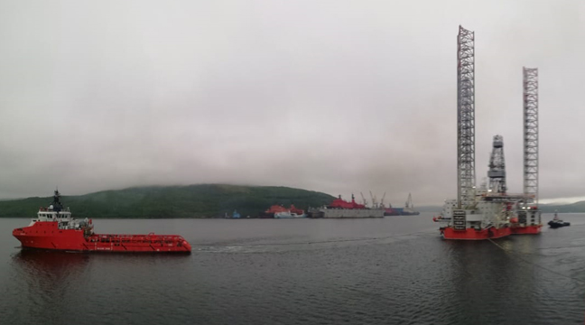 Pilots of the Murmansk Branch provide pilotage assistance for a towed self-lifting floating drilling rig in the Kola Bay