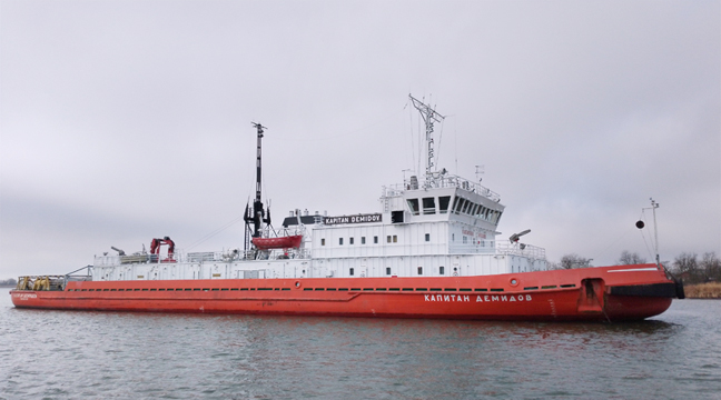 Icebreaker assistance of vessels in the Sea of Azov completed