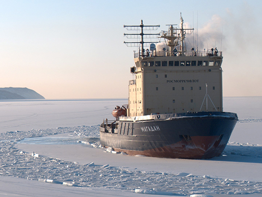 The Magadan icebreaker arrived at the seaport of the same name and began providing icebreaker assistance