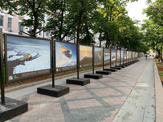 The photo exhibition of FSUE “Rosmorport” opened on Nikitsky Boulevard for the Day of workers of the sea and river fleet