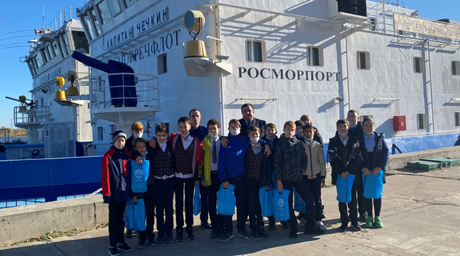 Students of the boarding school visit Astrakhan Branch icebreaker