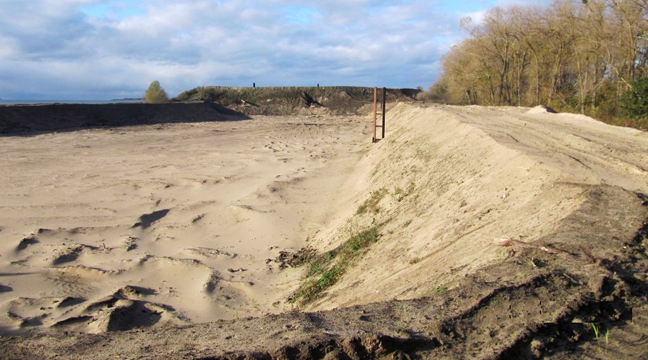 North-Western Basin Branch Kaliningrad Directorate maintains coastal dumps of the Kaliningrad seaway canal in good working order