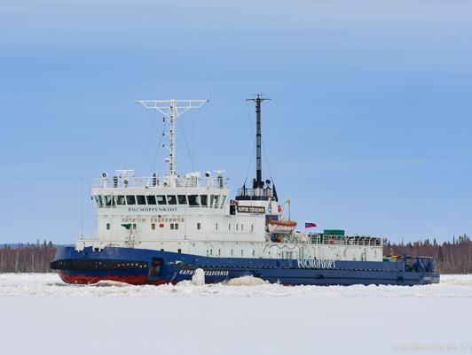Icebreaker assistance season begun in the White Sea