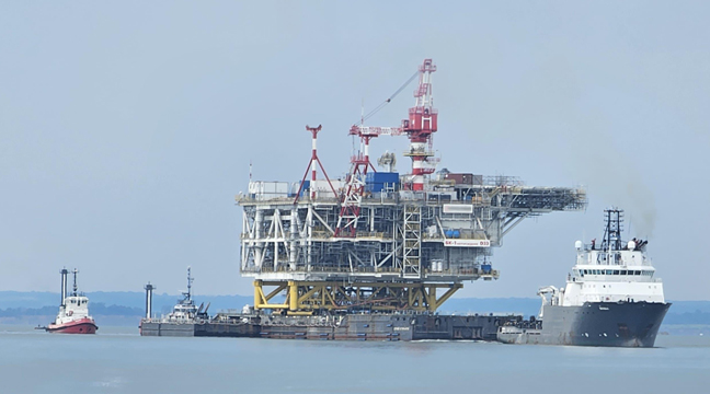 Pilots of the North-Western Basin Branch perform a complex pilotage operation