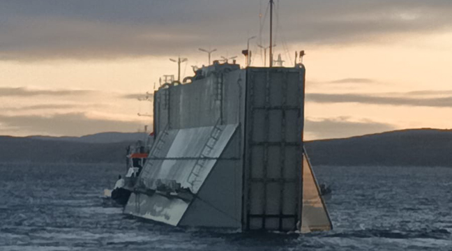 Pilots of the Murmansk Branch successfully provide pilotage assistance for a towed caisson for a new dry dock