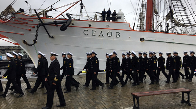 The Sedov bark arrives in the seaport of Murmansk
