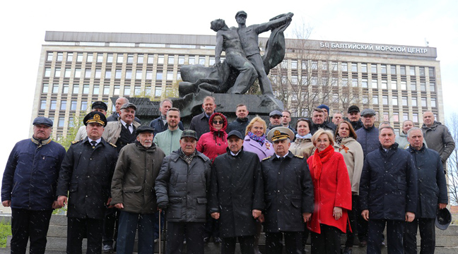 Meeting with veterans and a wreath-laying ceremony at the monument to the Heroes – sailors of the Baltic Shipping Company and the Leningrad Port