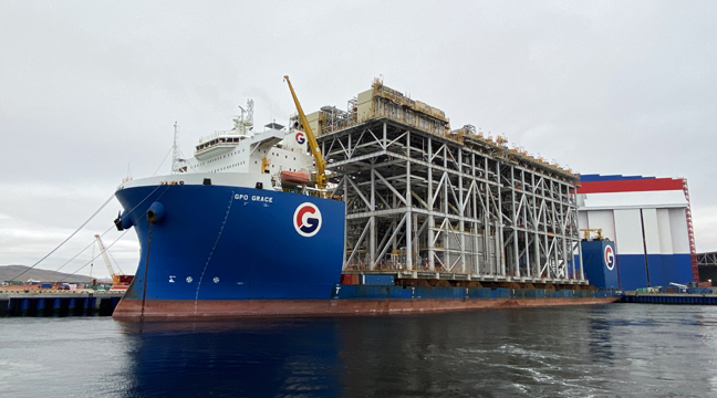 Pilots of the Murmansk Branch provide pilotage assistance for a specialized vessel GPO GRACE with modular structures on board