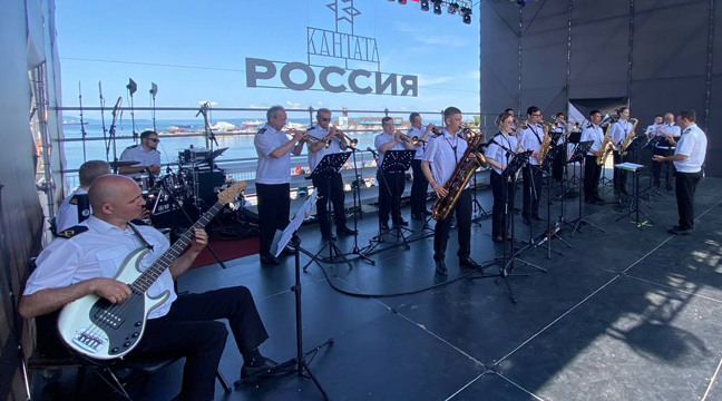 Orchestra of the Far Eastern Basin Branch took part in a festive event dedicated to Russia Day in Vladivostok