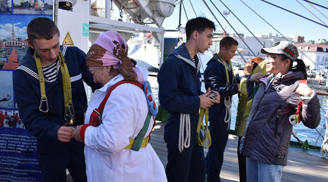 Far Eastern Basin Branch organizes an excursion aboard the Nadezhda sailboat