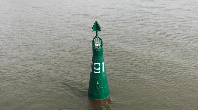 Summer floating aids to navigation are put up in the seaports of Azov, Rostov-on-Don and Taganrog