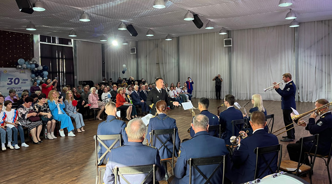 Far Eastern Basin Branch orchestra congratulates Primorsky social rehabilitation center "Sail of Hope" on its 30th anniversary