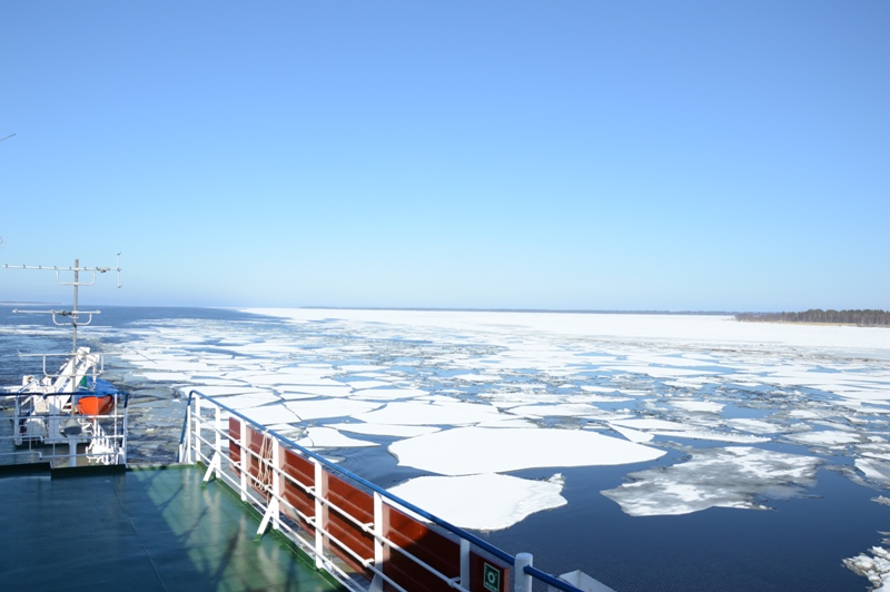 Площадь бассейна северной двины. Речные ледоколы на Северной Двине. Спуск льда ледоколами в Архангельске фото. Сплавные суда Северной Двины.