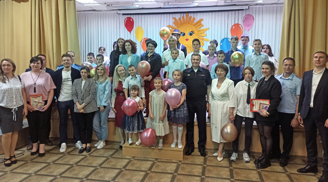 The Azovo-Chernomorsky Basin Branch congratulate the educatees of the Akhtyrsky Orphanage on the Children's Day 
