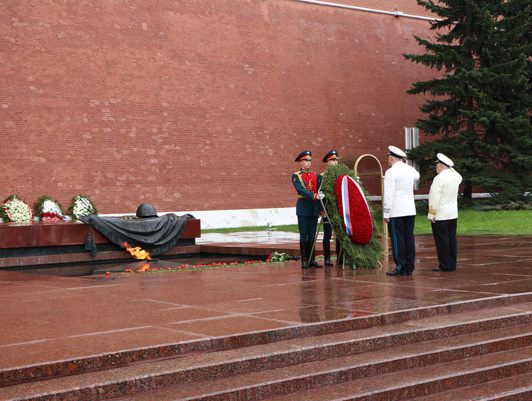 FSUE “Rosmorport” takes part in the wreath-laying ceremony at the Eternal Flame at the Tomb of the Unknown Soldier