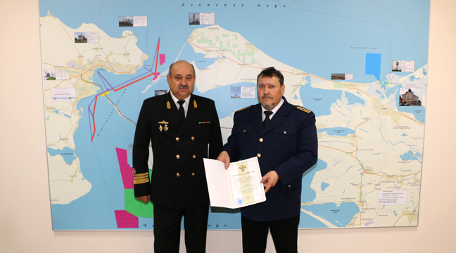 Marine pilot of the Azovo-Chernomorsky Basin Branch is awarded a commendation of the Minister of Transport of the Russian Federation