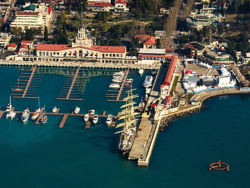 Южный мол в морском порту Сочи Южный мол в морском порту Сочи