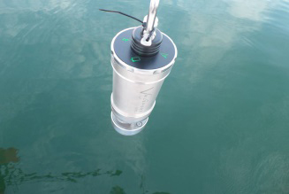 Device to measure sound velocity in water
